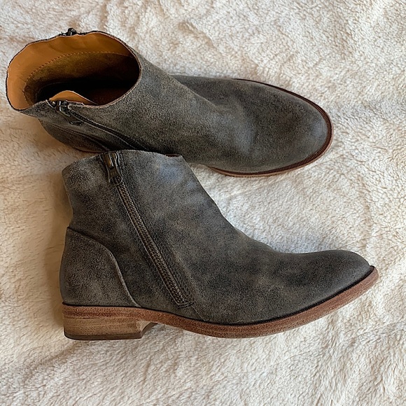 Kork-Ease Riley Taupe Distressed Tan Bootie Size 7 - Picture 2 of 12